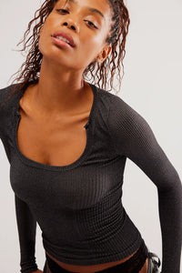 Clean Slate Seamless Layering Top in Black